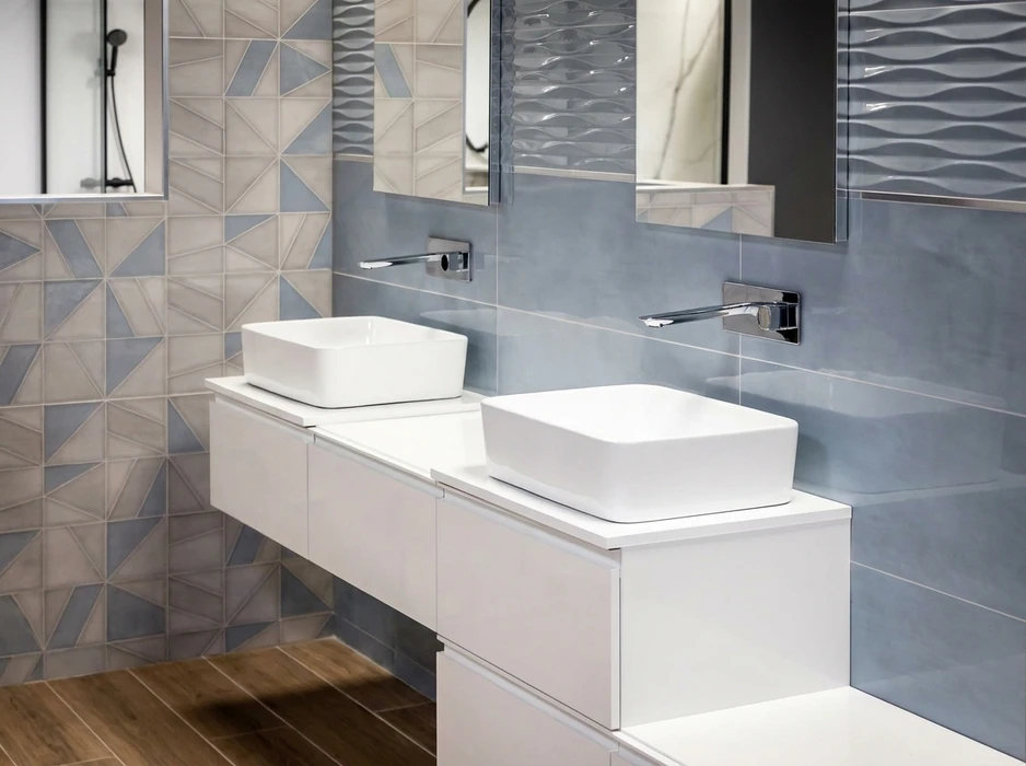 Salle de bains moderne avec double vasque à poser carrée en céramique blanche, sur meuble suspendu laqué blanc