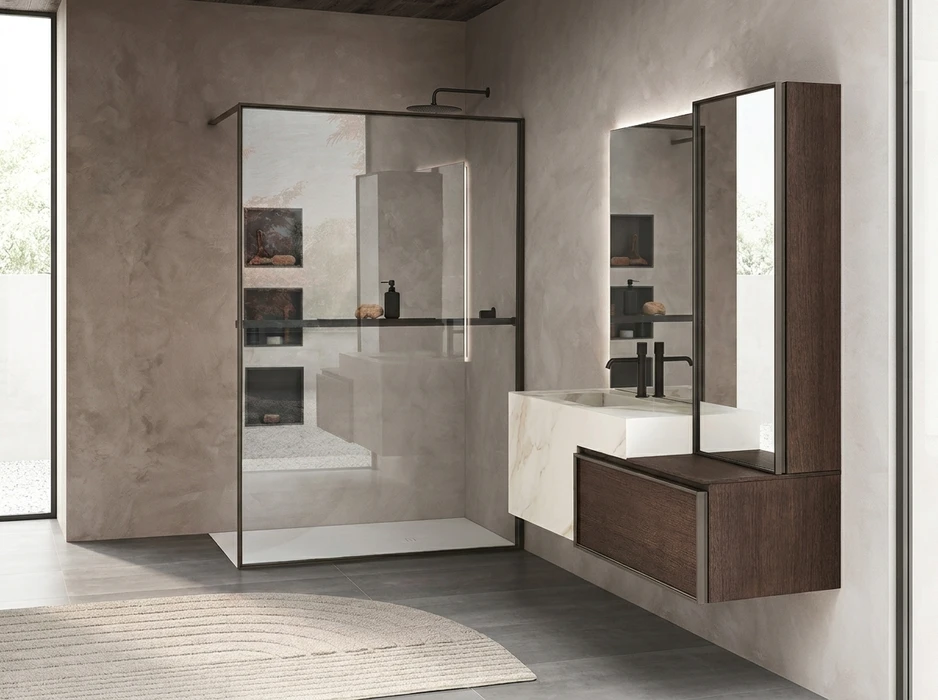 Photographie professionnelle d'un projet d'agencement intérieur premium montrant une salle de bain de luxe : vasque suspendue élégante en matériau haut de gamme, mobilier de salle de bain design intégré, carrelage exclusif (italien ou espagnol) couvrant les murs et le sol avec motifs ou finitions sophistiquées, miroir panoramique avec éclairage professionnel intégré, rangements sur mesure dissimulés, ambiance minimaliste et intemporelle. La composition doit mettre en évidence la qualité des matériaux premium, l'harmonie des finitions et le design contemporain raffiné du projet.