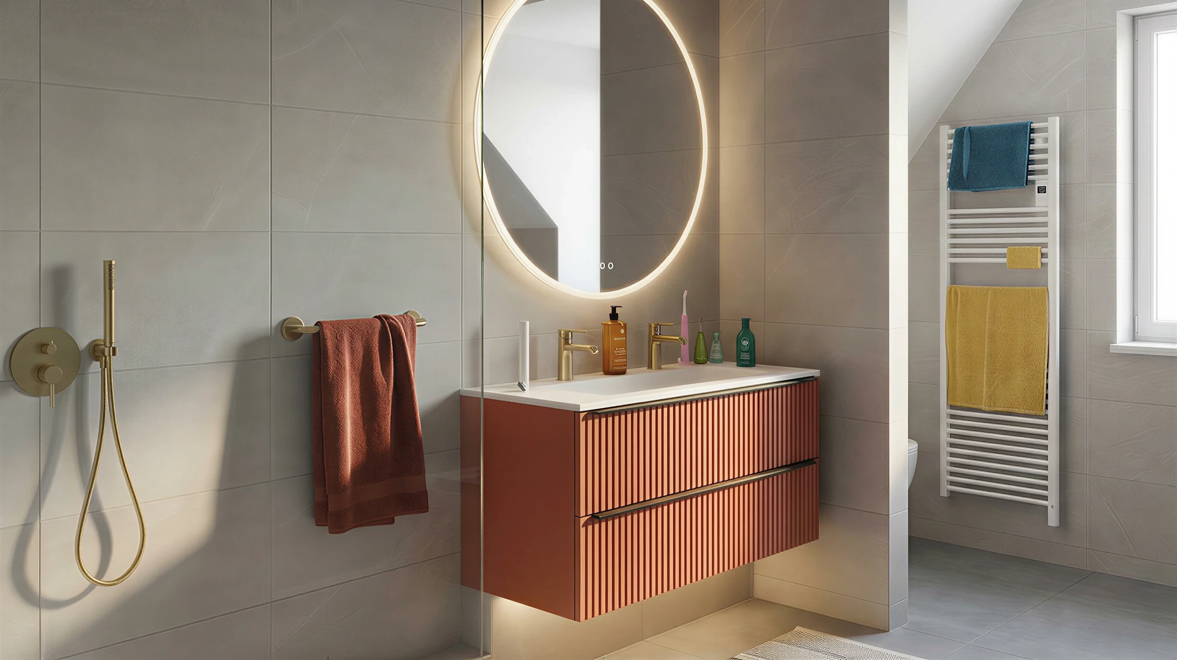 Showroom moderne et élégant d'agencement intérieur haut de gamme : vue d'ensemble d'un espace lumineux et spacieux (500 m²) présentant des cuisines sur mesure, dressings design, carrelages italiens et espagnols, revêtements de sol premium et mobilier de salle de bain contemporary. L'ambiance doit être chaleureuse et professionnelle avec un éclairage doux mettant en valeur les matériaux exclusifs. Quelques clients ou décorateurs d'intérieur consultent les matériaux avec un conseiller attentif. Atmosphère de prestance et d'expertise, transmettant l'idée d'un accompagnement global du projet et d'une expérience client premium.